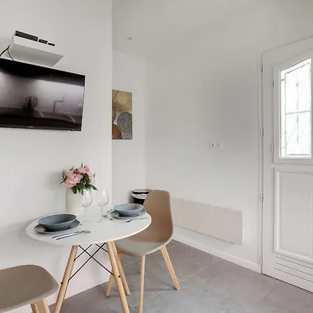 Cosy Up To 2p - Republique Temple Parigi