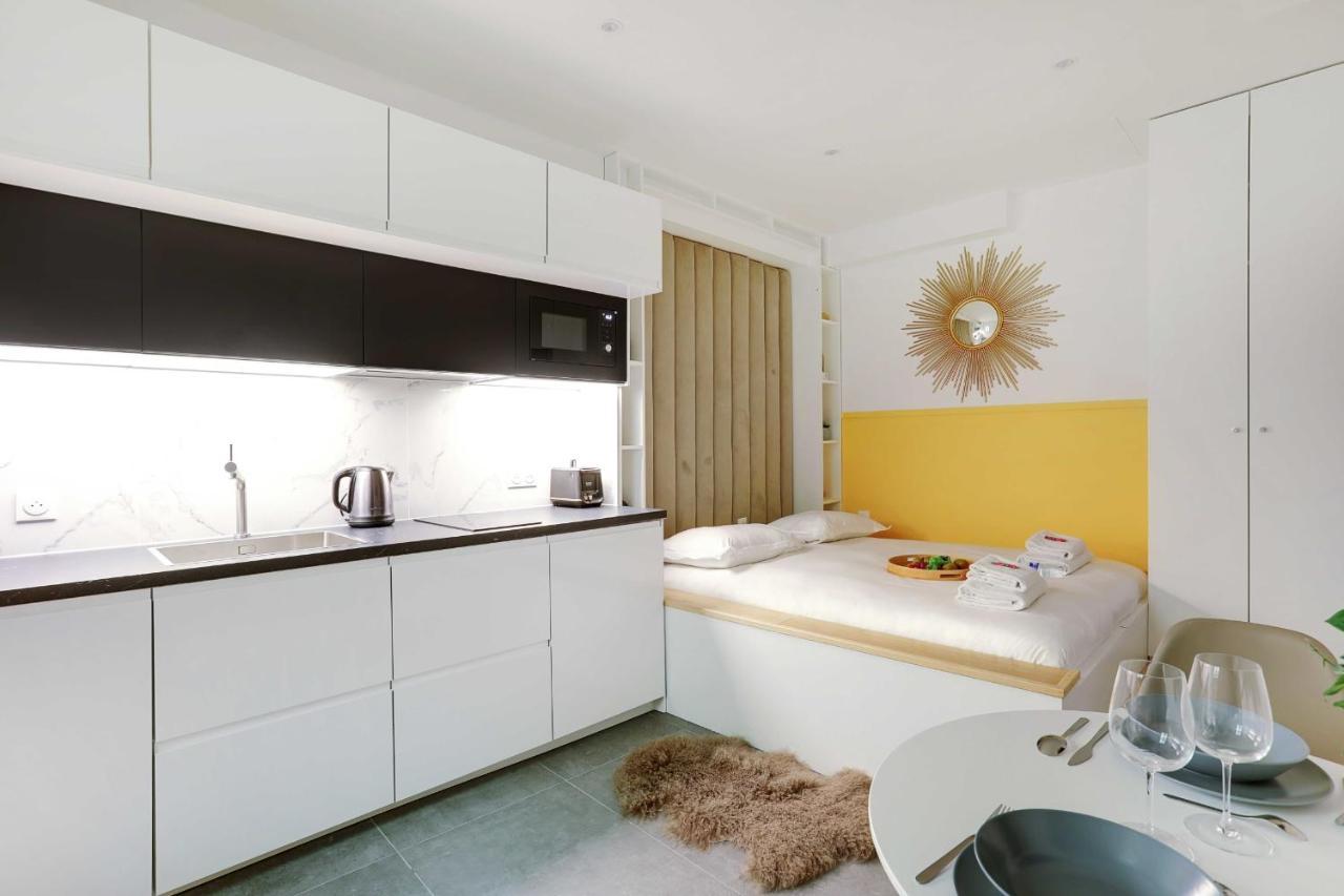 Cosy Up To 2p - Republique Temple *